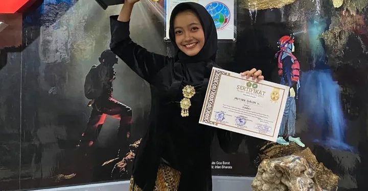 Mutiara Galuh K, Siswi MAN 2 Kebumen Raih Juara 1 Lomba Solo Song Tingkat SMA