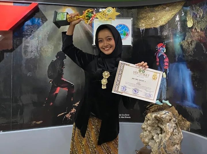 Mutiara Galuh K, Siswi MAN 2 Kebumen Raih Juara 1 Lomba Solo Song Tingkat SMA