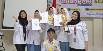 Tim Palang Merah Remaja (PMR) dari Madrasah Aliyah Negeri (MAN) 1 Kebumen