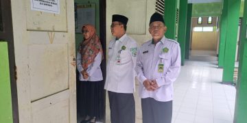 Kepala Kantor Kementerian Agama (Kemenag) Kabupaten Kebumen Sukarno, monitoring pelaksanaan Ujian Madrasah (UM) di Madrasah Aliyah Negeri (MAN) 1 Kebumen pada hari Selasa, 11 Maret 2025