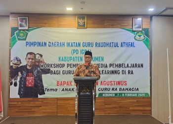 Kepala Kantor Kementerian Agama Kabupaten Kebumen Sukarno saat membuka Worskshop Pembuatan Media Pembelajaran dan Deep Learning Bagi Guru RA pada Jum’at 7 Februari 2025 di hotel Grand Kalapaking.