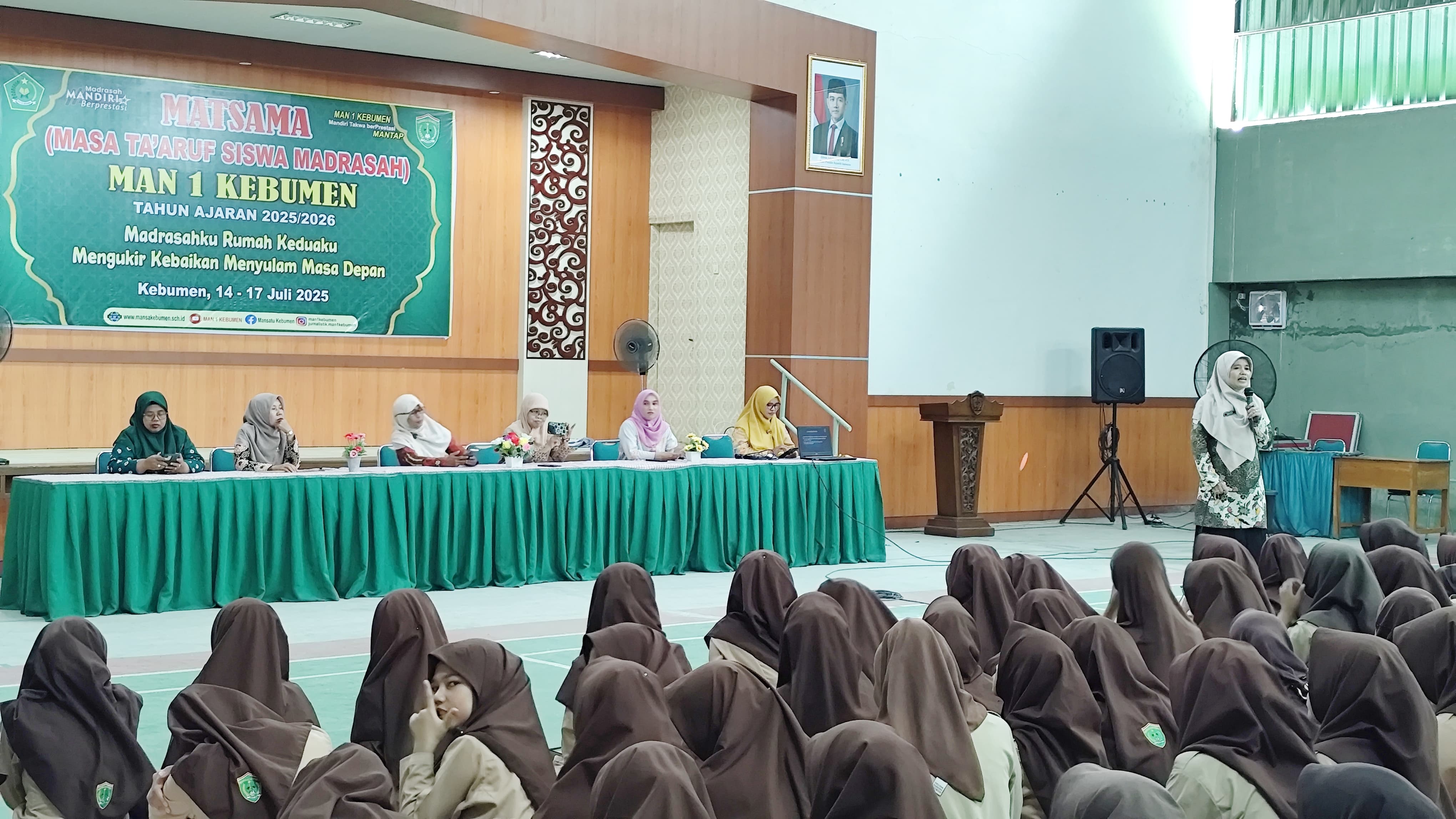Yuniasih, M.Si., saat memaparkan berbagai bentuk perundungan atau bullying di hadapan para siswa MAN 1 Kebumen.