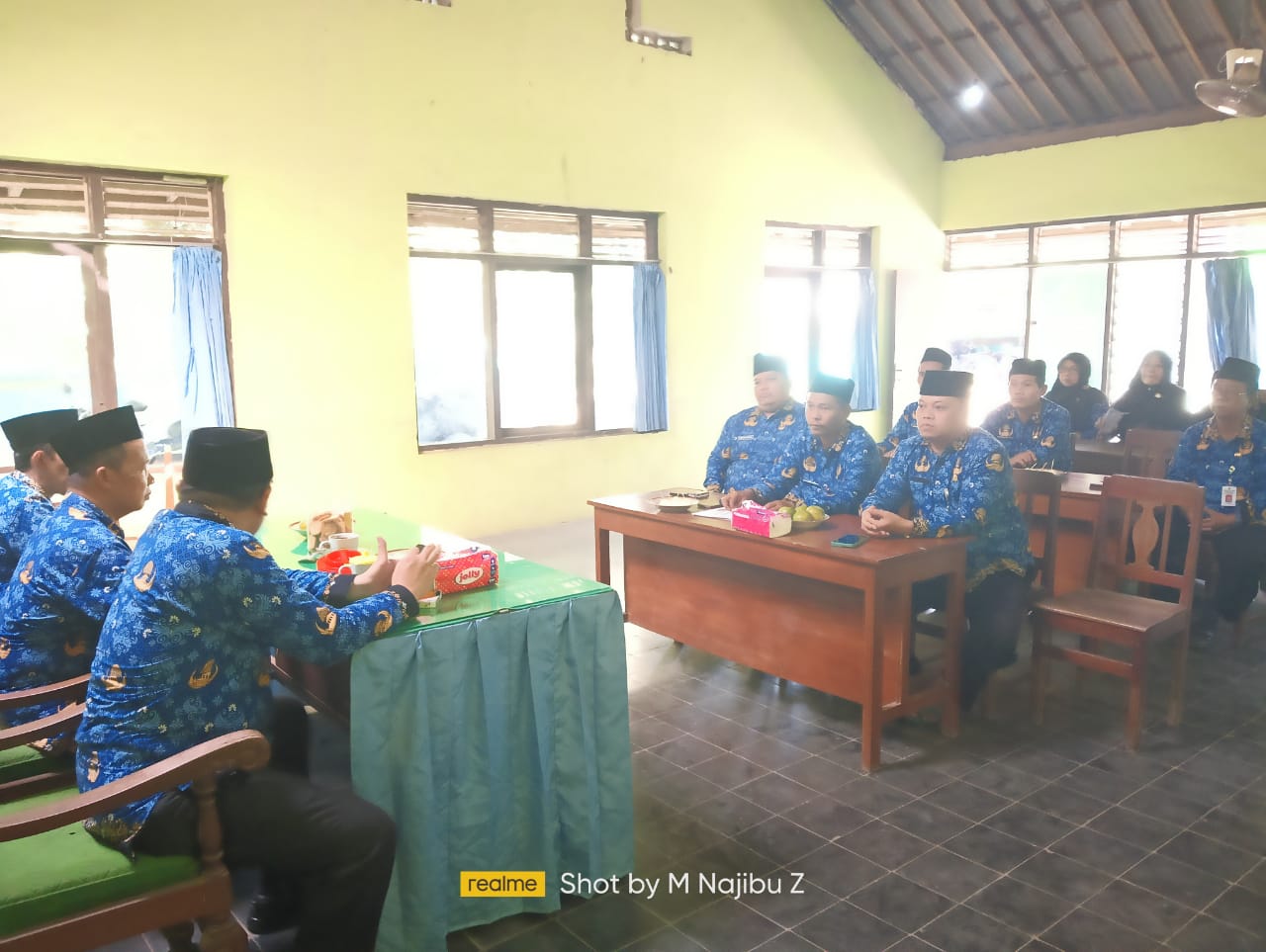 Penyelenggara Zakat dan Wakaf Kantor Kementerian Agama (Kakemenag) Kabupaten Kebumen H. Fahrudin saat melakukan kunjungan kerja ke Kantor Urusan Agama (KUA) Kecamatan Ambal pada Kamis, 17 Juli 2025.