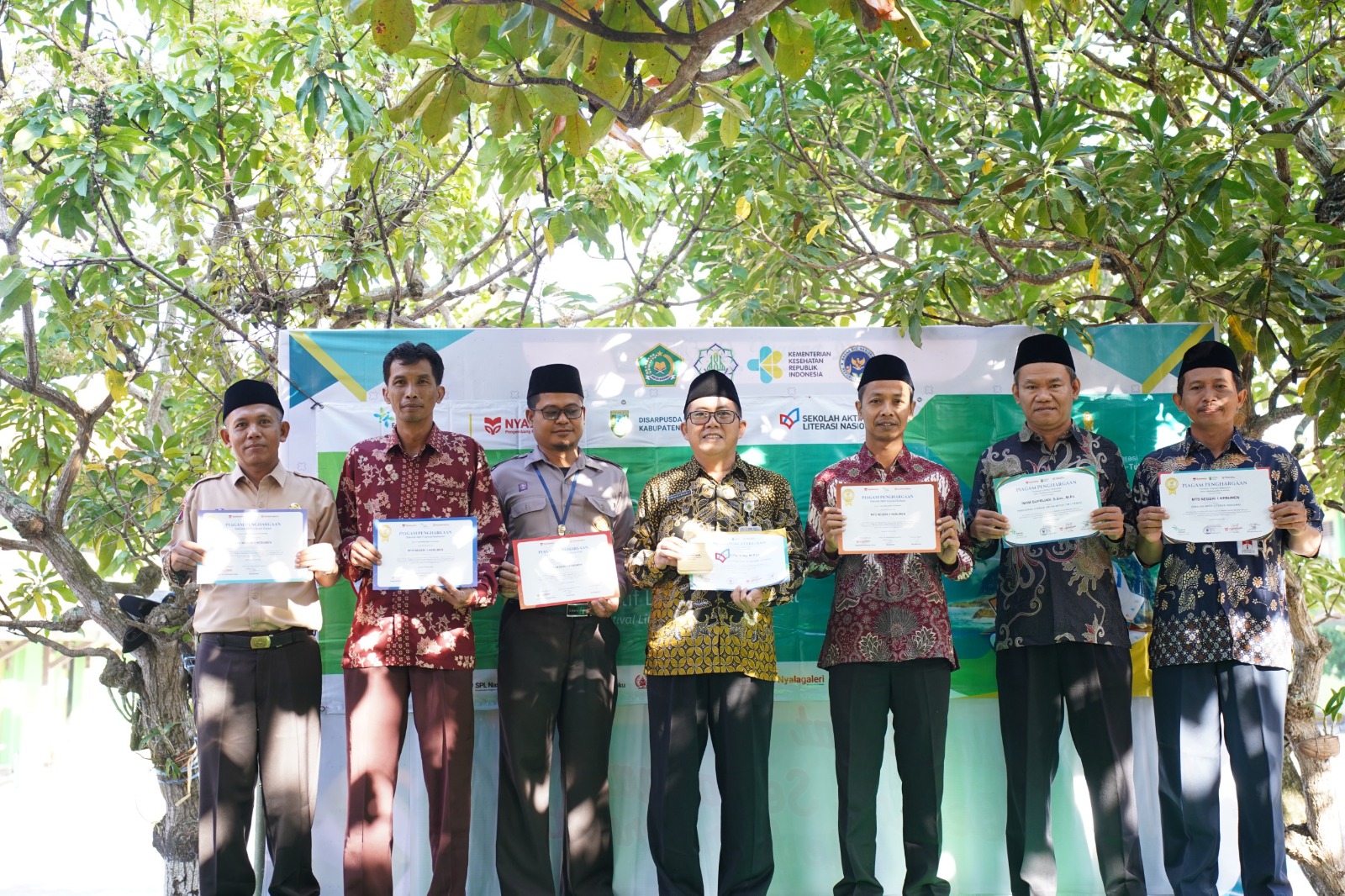 MTsN 1 Kebumen Raih Penghargaan Nasional Madrasah Penggerak Literasi