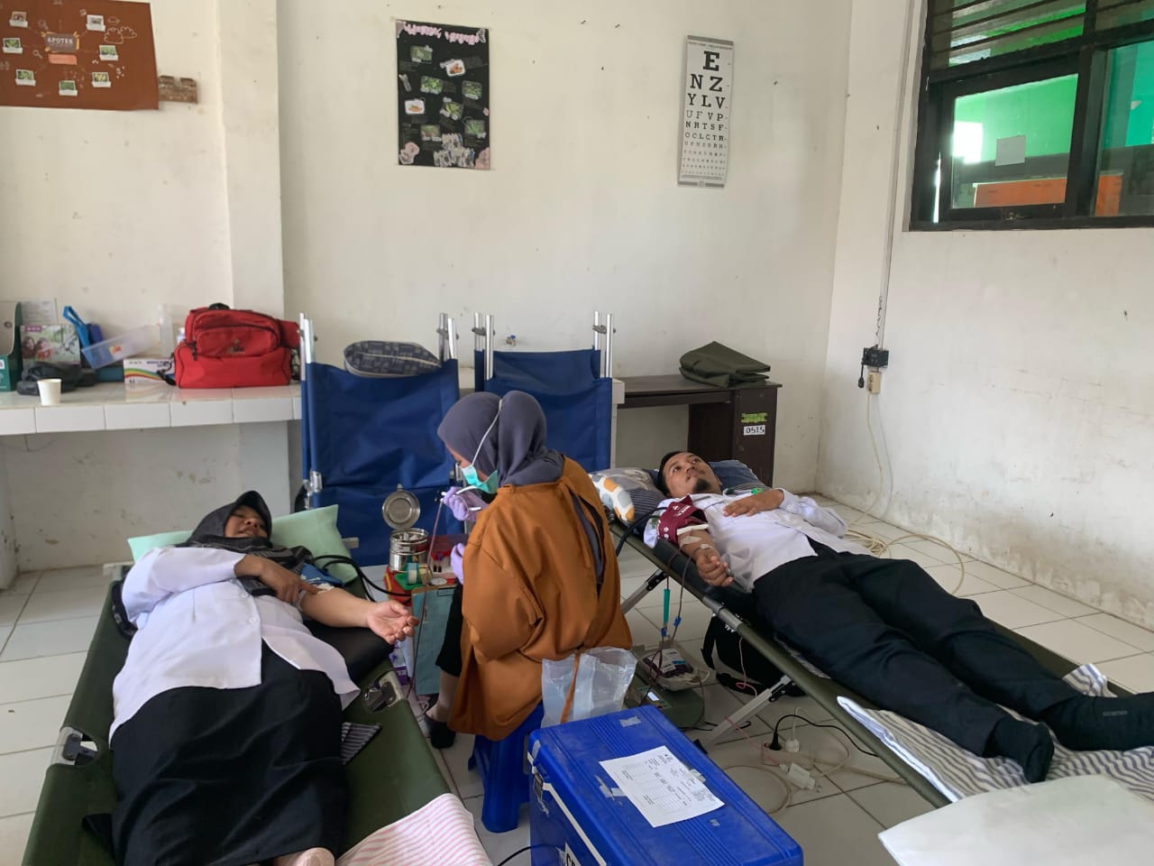 Siswa Madrasah Aliyah Negeri (MAN) 2 Kebumen saat mengikuti aksi donor darah