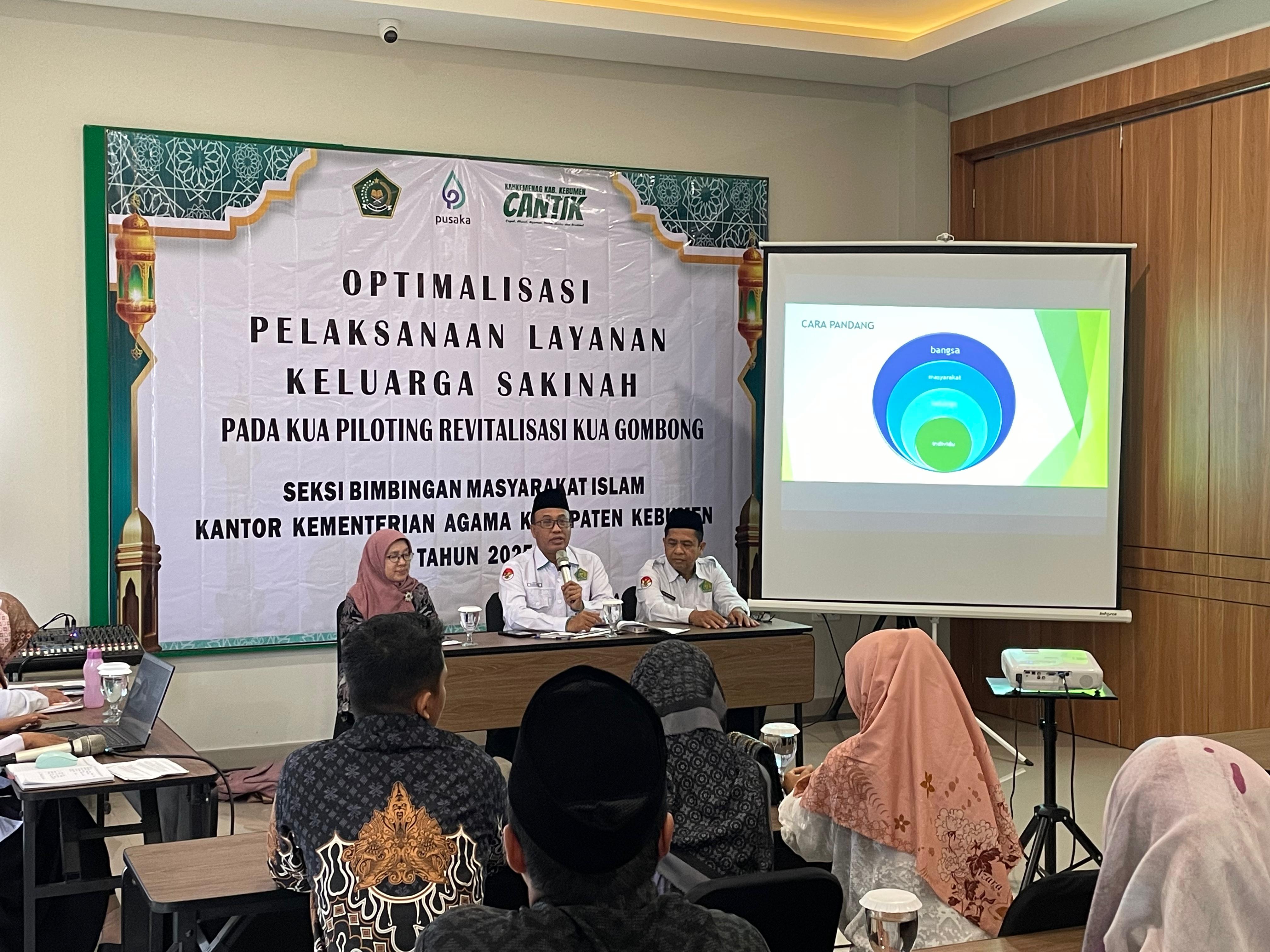 Kepala Kankemenag Kebumen H. Sukarno saat membuka kegiatan Optimalisasi Pelaksanaan Layanan Keluarga Sakinah di Front One Hotel Gombong, Selasa 19 Agustus 2025