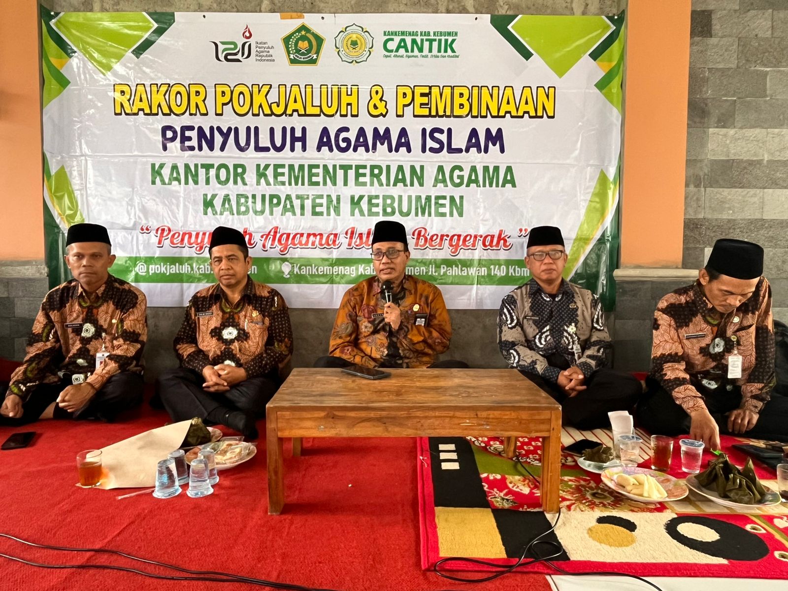 Kepala Kantor Kementerian Agama Kabupaten Kebumen, H. Sukarno saat memberikan sambutan pada Rapat Koordinasi Pembinaan Penyuluh pada Rabu, 27 Agustus 2025, di Pendopo Jogomertan.