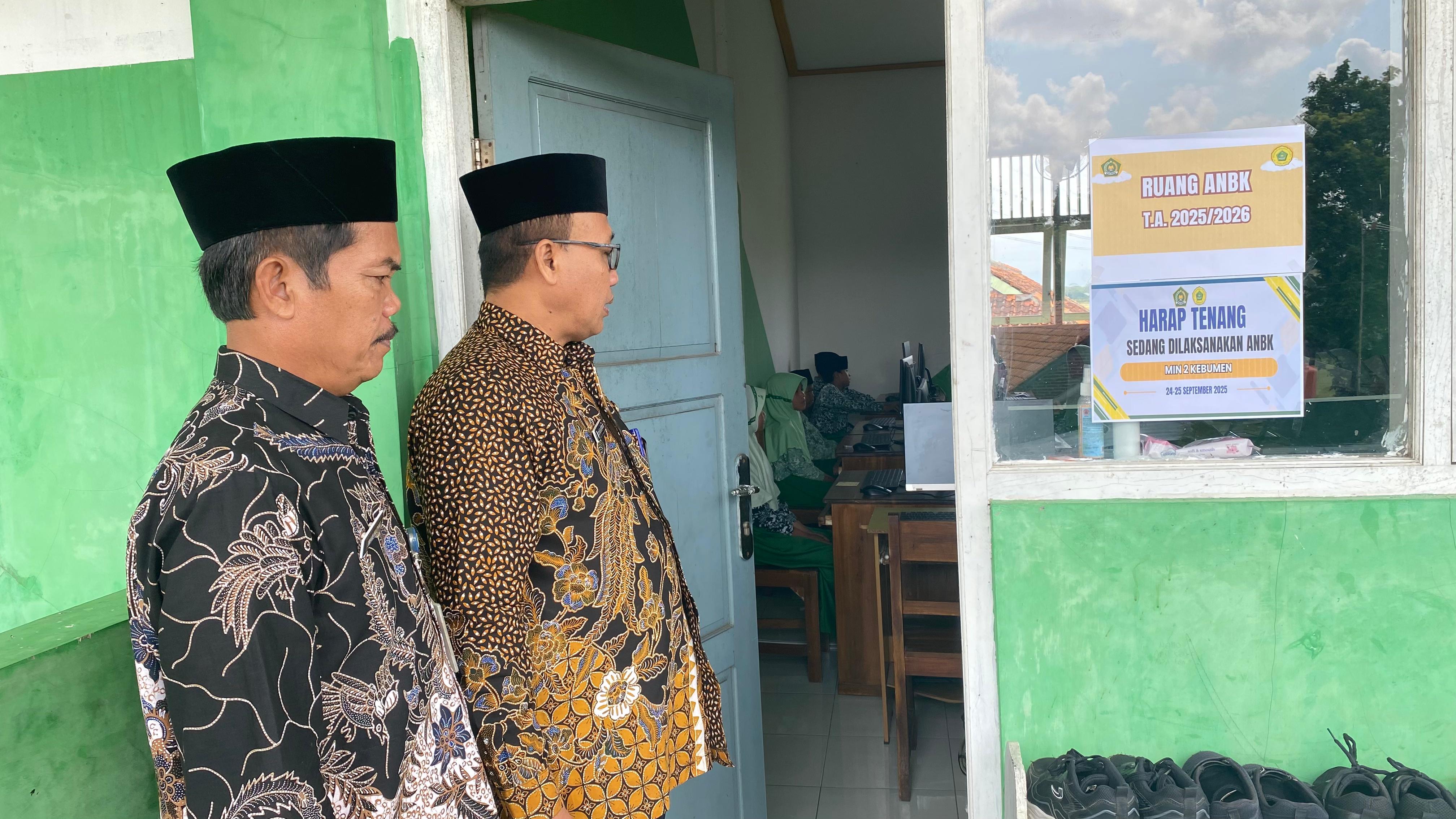 Kepala Kantor Kementerian Agama Kabupaten Kebumen, H. Sukarno saat melakukan Monitoring dan Evaluasi di MIN 2 Kebumen pada Rabu, 24 September 2025