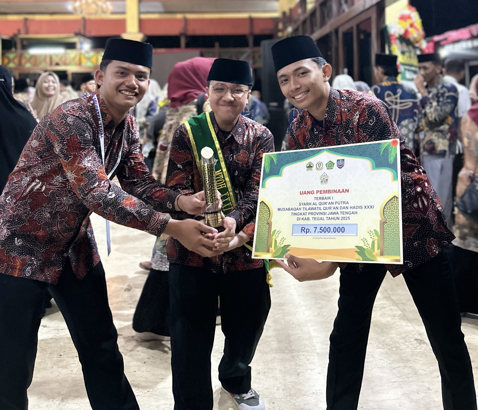 MAN 1 Kebumen Bawa Pulang Emas! Syarhil Quran Sempurna, Sabet Juara 1 MTQH Jawa Tengah XXXI 2025
