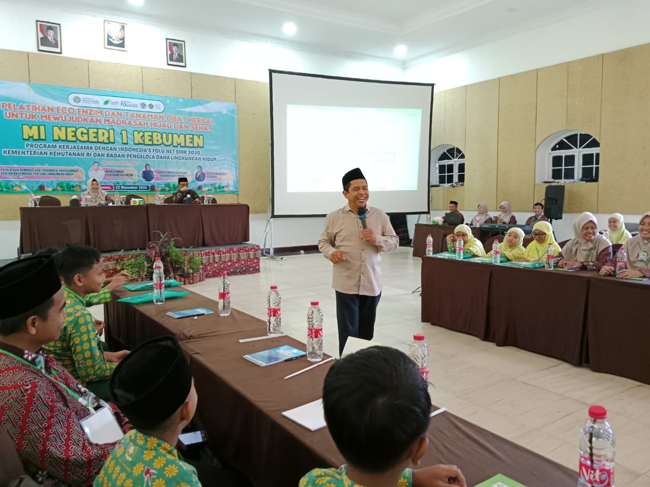 Murid MIN 1 Kebumen Dilatih Membuat Eco Enzim, Ini Tujuannya