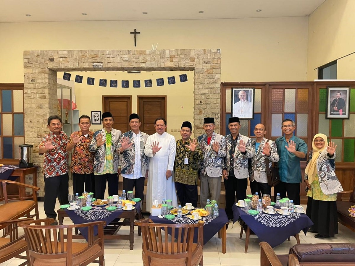 Rawat Harmoni, Kemenag Kebumen dan FKUB Sambangi Gereja Jelang Natal 2025