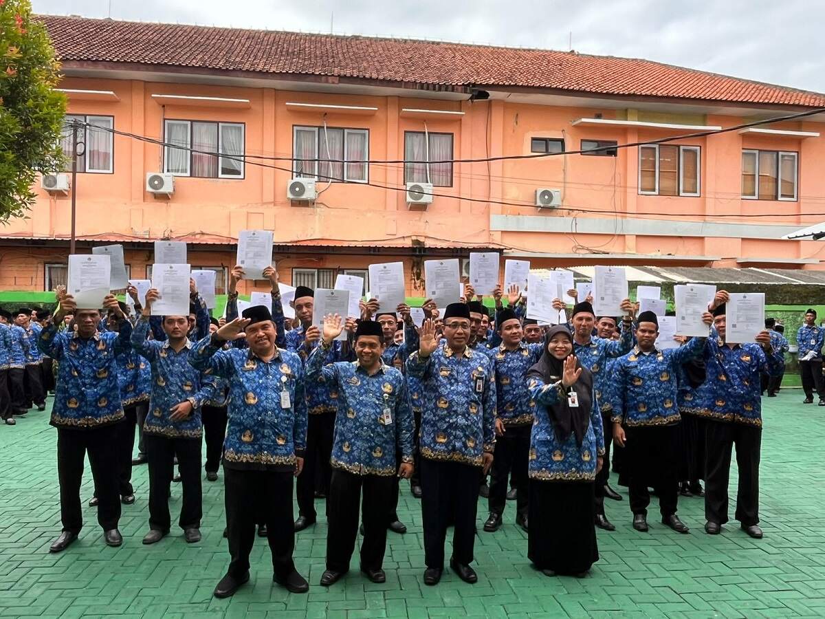 Upacara HUT ke-54 KORPRI di Kemenag Kebumen Berlangsung Khidmat, 39 SK PPPK Diserahkan