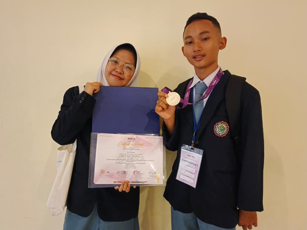 Tim Riset MAN 2 Kebumen Raih Medali Silver di Ajang Internasional I2ASPO 2025