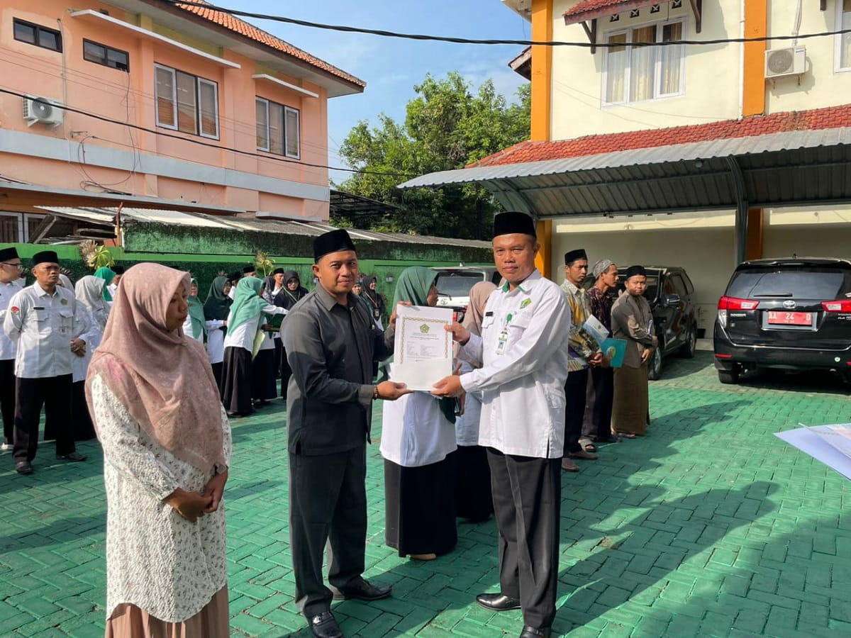 Kemenag Kebumen Serahkan 8 SK Izin Operasional TPQ, Perkuat Legalitas Pendidikan Al-Qur’an