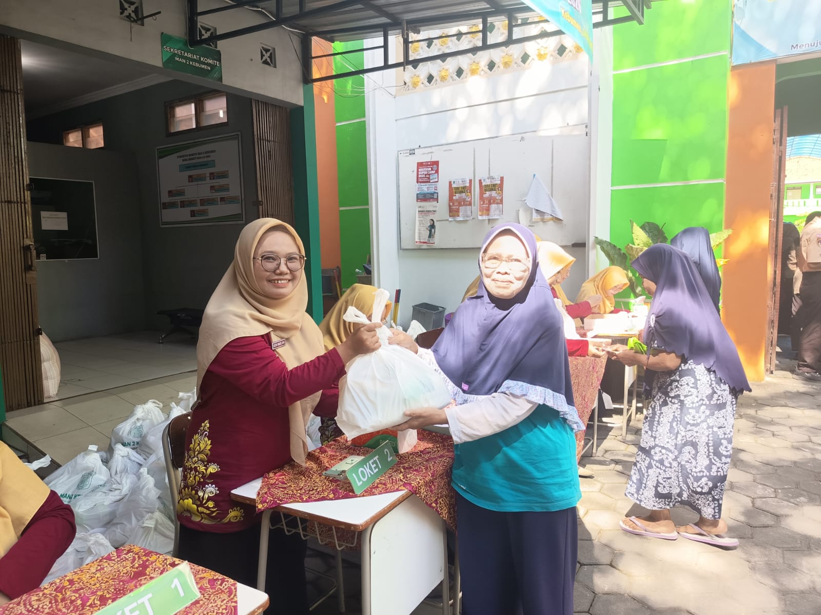 Harlah MAN 2 Kebumen, DWP Salurkan Zakat dan Bakti Sosial untuk 300 Warga