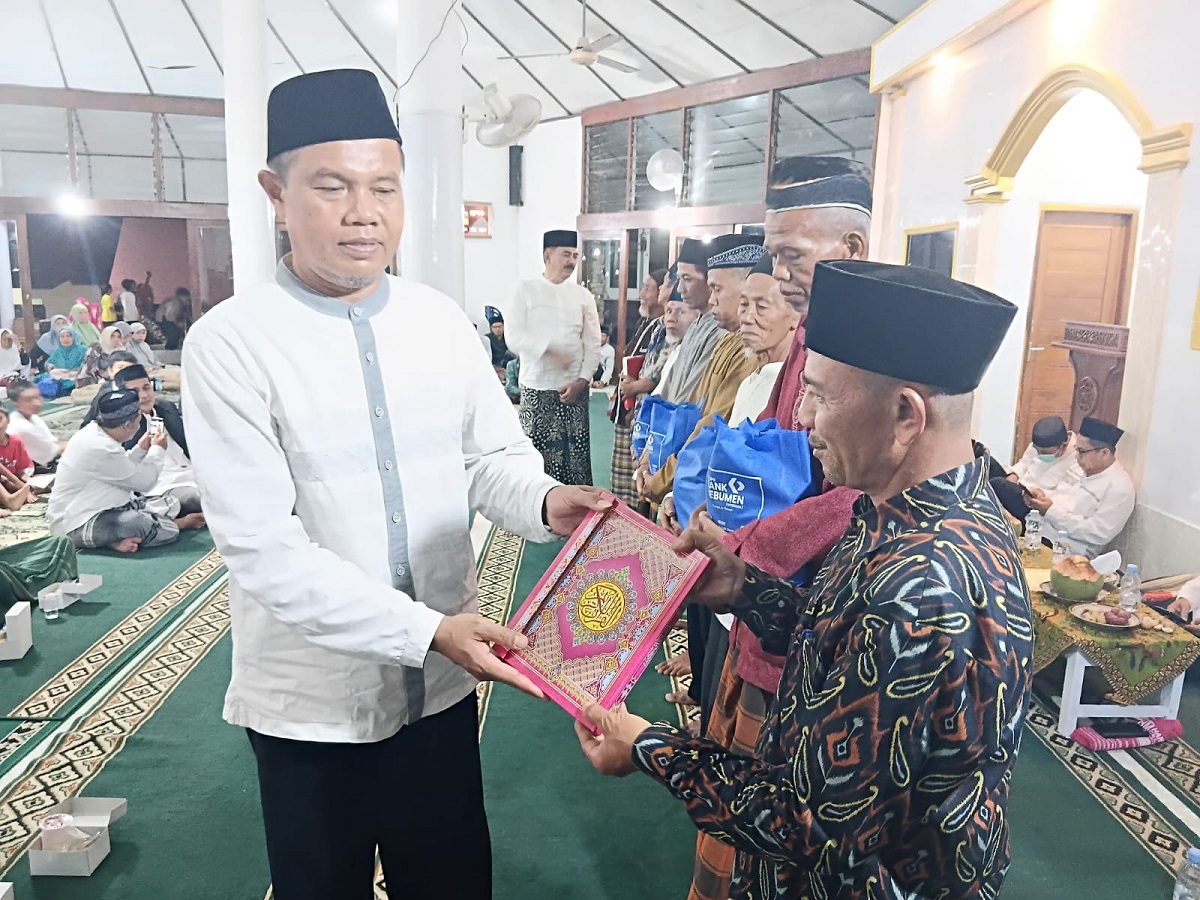 Program Wakaf Al-Qur’an Kemenag Kebumen Berlanjut, Disalurkan saat Tarhim Sempor