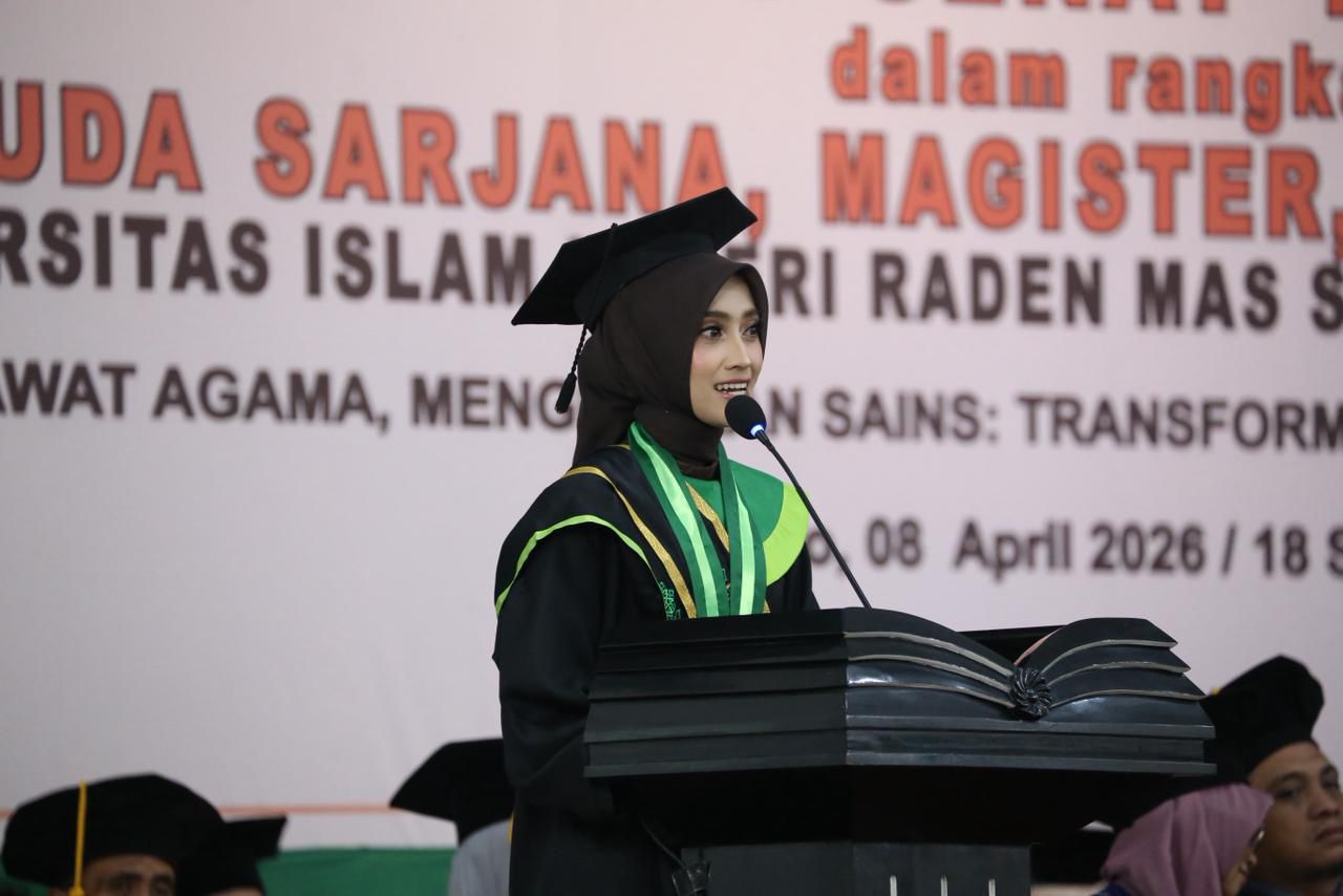 Alumni MTsN 1 Kebumen, Isna Dian Nugraheni  Jadi Wisudawati Terbaik UIN Surakarta