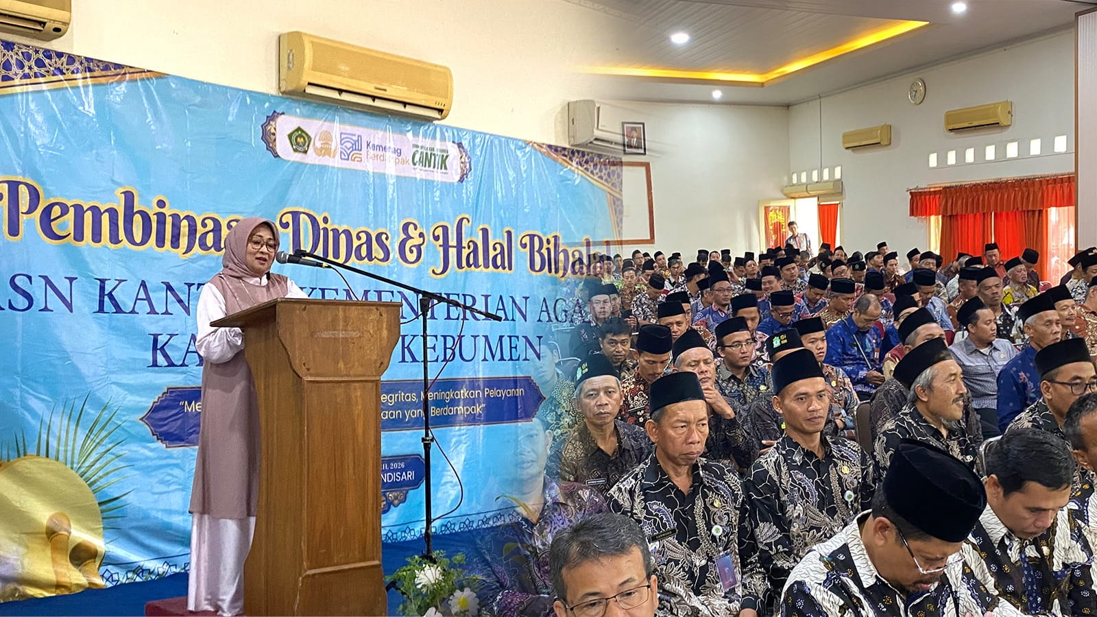 Bupati Lilis Nuryani Apresiasi Layanan KUA di Halalbihalal ASN Kemenag Kebumen, KH Zuhrul Anam Soroti Keikhlasan
