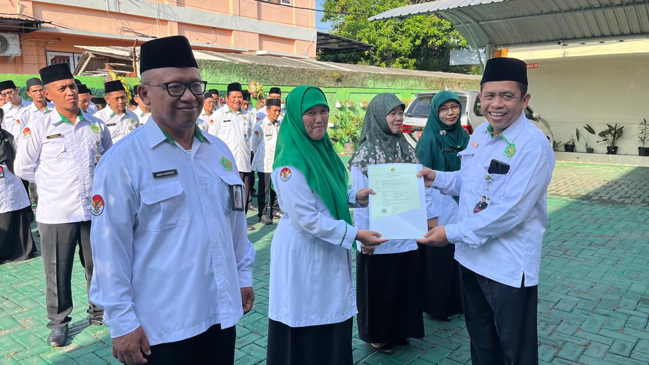 Apel Pagi dan Doa Bersama di Kemenag Kebumen, 5 ASN Terima SK Kenaikan Pangkat