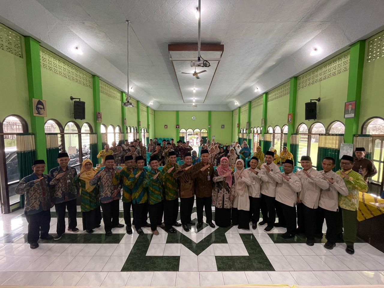 Kemenag Kebumen Lepas 48 ASN Berangkat Haji 2026, 40 Jemaah dan 8 Petugas Kloter