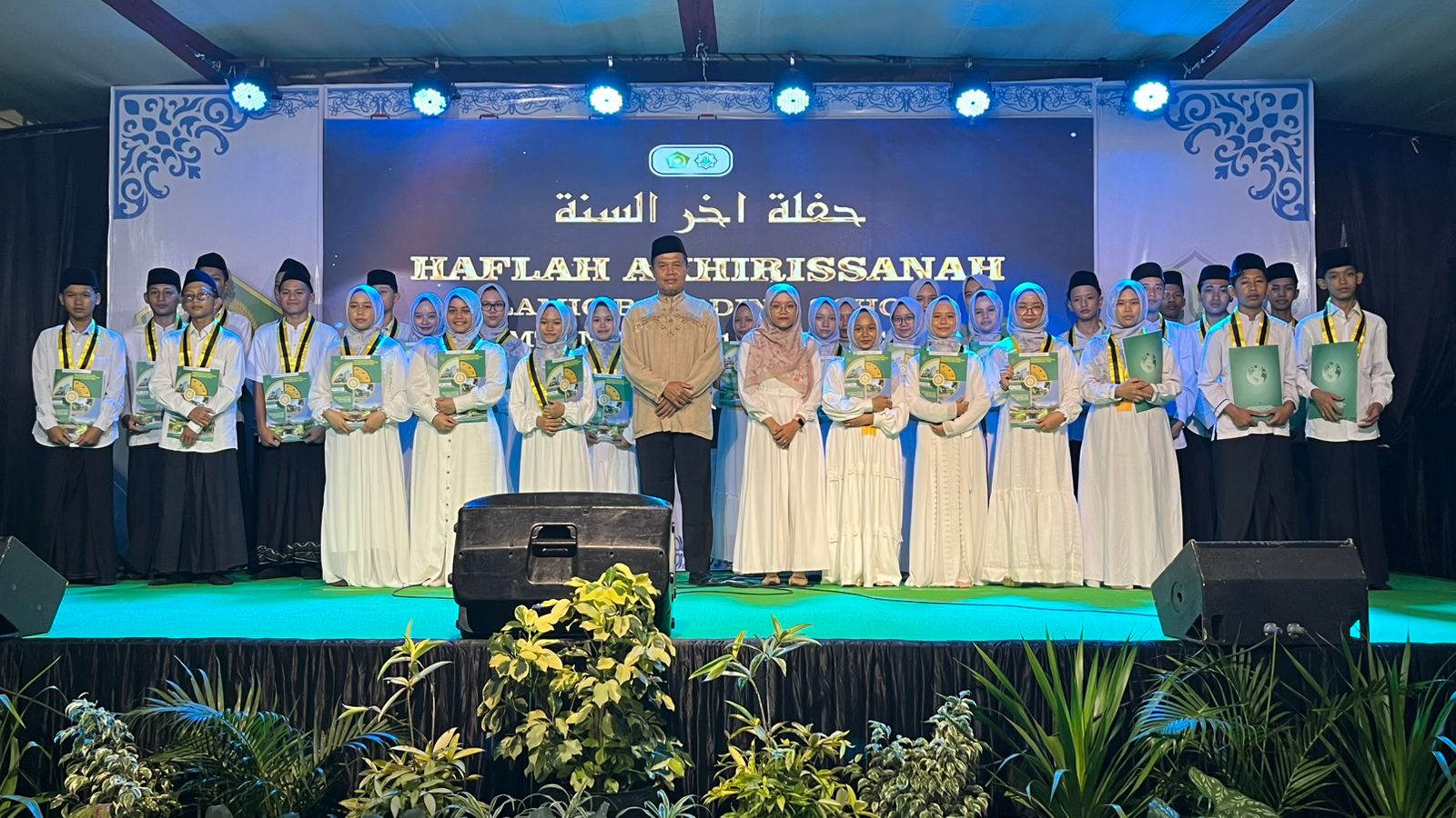 89 Santri IBS MTsN 1 Kebumen Diwisuda, Kakankemenag Tekankan Pentingnya Adab dan Ilmu untuk Meraih Kesuksesan Dunia Akhirat