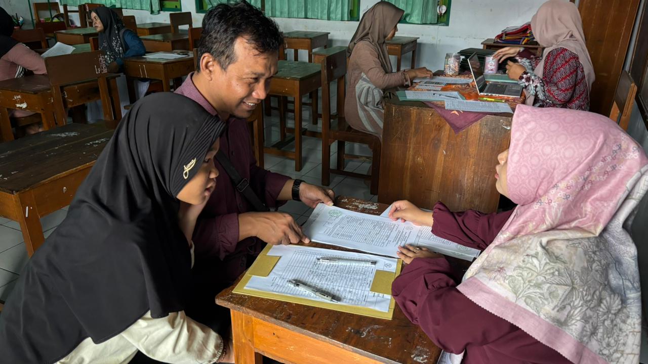 Gerakan Ayah Mengambil Rapor di MIN 1 Kebumen, Hadirkan Kehangatan Keluarga dan Lawan Fenomena Fatherless