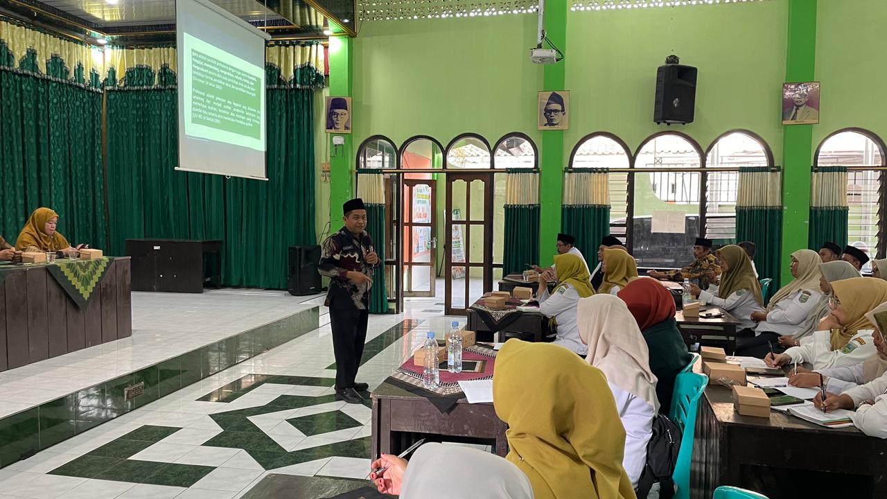Hari Ketiga Pembinaan Guru PAI Kebumen, Salim Wazdy Tekankan Reorientasi Pengabdian dan Peningkatan Kualitas Diri