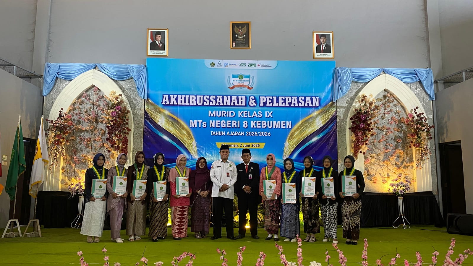 Kakankemenag Kebumen Serahkan Penghargaan untuk Murid Berprestasi MTsN 8 Kebumen, Ini Daftar 10 Peringkat Paralel Terbaik