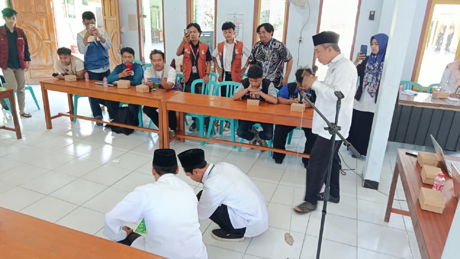 KUA Klirong Gandeng 230 Mahasiswa KKN UPN Veteran Yogyakarta Sukseskan Gerakan Indonesia Berkiblat