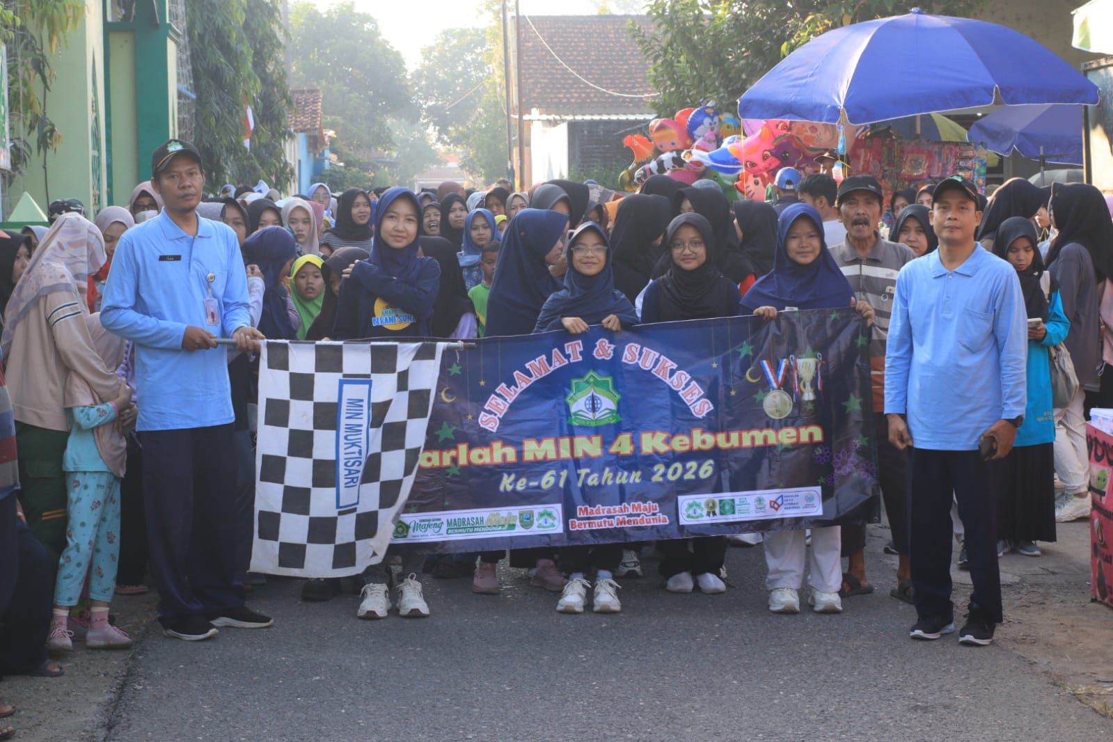 Harlah ke-61 MIN 4 Kebumen Berlangsung Meriah, Jalan Sehat dan Ratusan Doorprize Satukan Ribuan Peserta