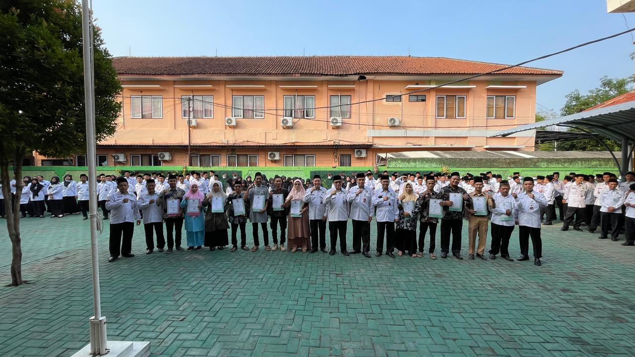 Kemenag Kebumen Serahkan 38 SK Izin Operasional dan Perpanjangan Izin Lembaga Keagamaan, Berikut Daftarnya