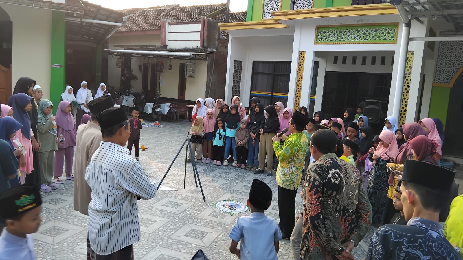 Gerakan Indonesia Berkiblat di Klirong, Santri Belajar Menentukan Arah Kiblat Lewat Fenomena Istiwa A’zam