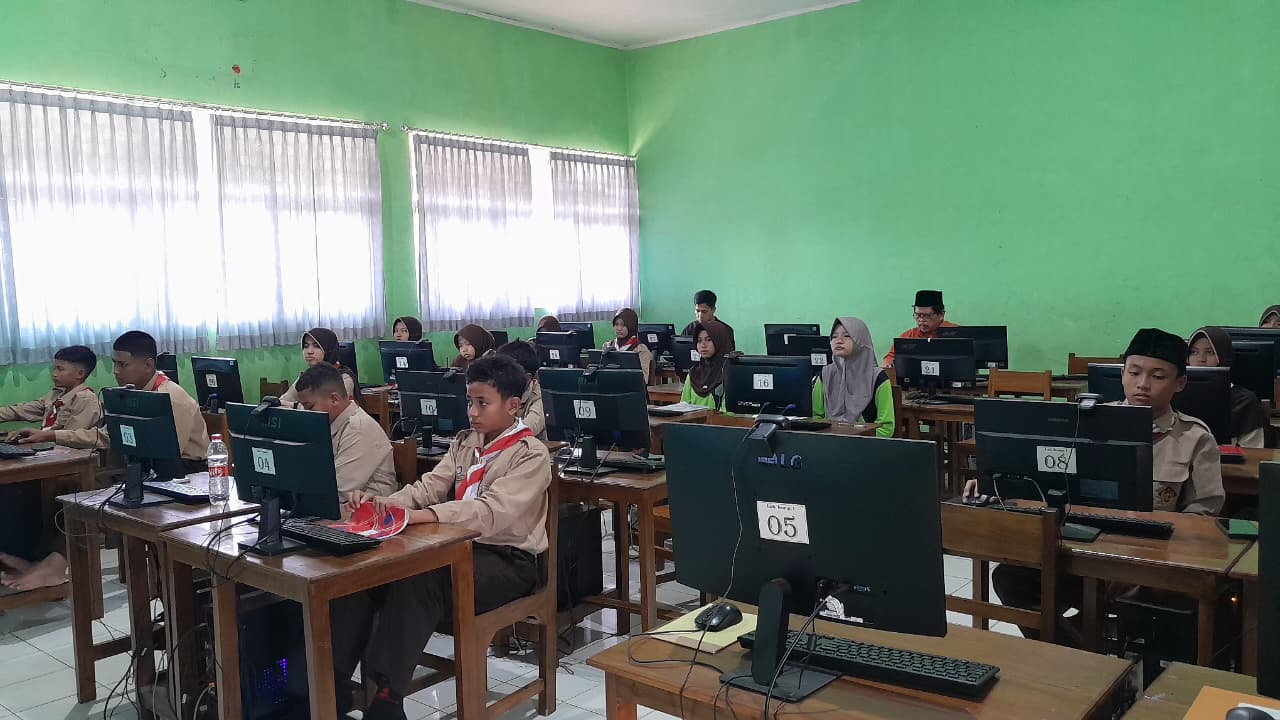 MTsN 8 Kebumen Latih Murid Jadi ‘Detektif Cerita’, Belajar Menemukan Cerita Menarik di Balik Kegiatan Madrasah