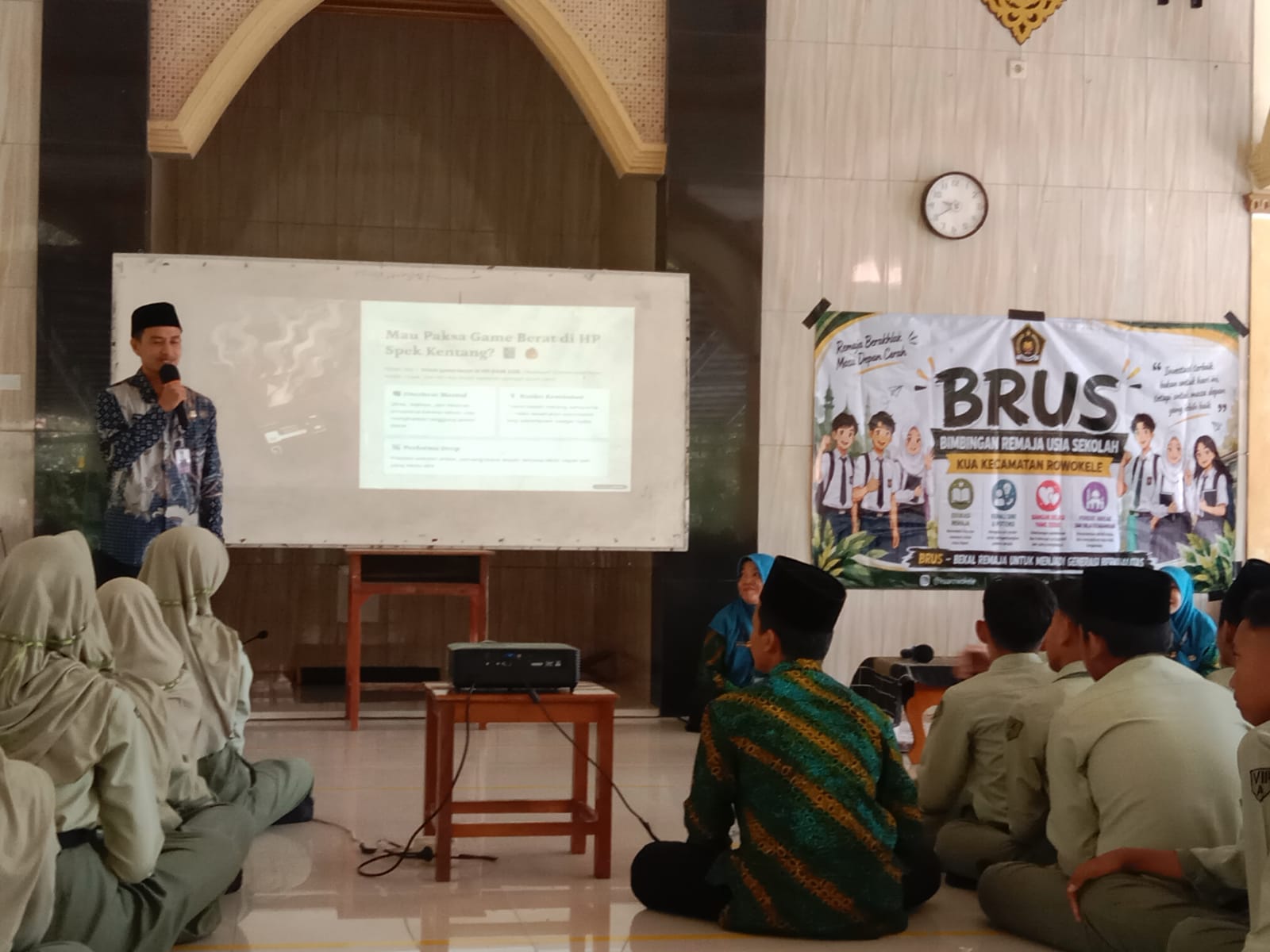 BRUS KUA Rowokele Bekali Murid MTsN 4 Kebumen Hadapi Bullying, Narkoba, dan Pernikahan Dini