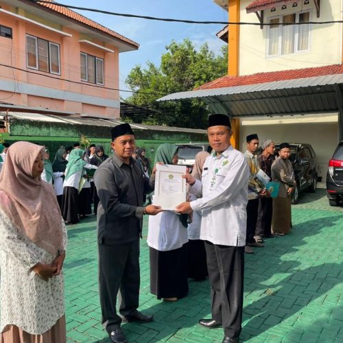 Kemenag Kebumen Serahkan 8 SK Izin Operasional TPQ, Perkuat Legalitas Pendidikan Al-Qur’an