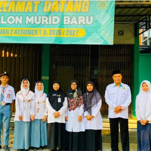 Dukung Gerakan Ayah Mengantar Anak, Kakankemenag Kebumen Dampingi Putrinya Masuk MAN 2 Kebumen