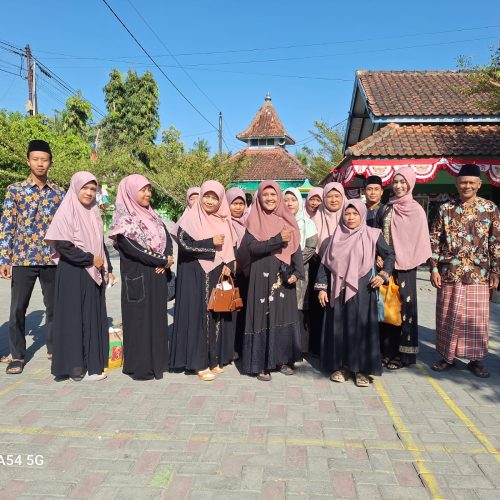 MIN 4 Kebumen Perkuat Sinergi dengan Warga Muktisari melalui Peringatan Maulid Nabi