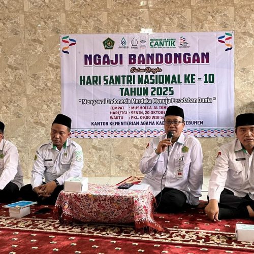 Ngaji Kitab Adab Al-‘Alim wa Al-Muta’allim Warnai Peringatan Hari Santri 2025 di Kemenag Kebumen