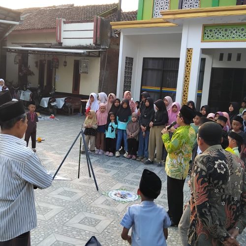 Gerakan Indonesia Berkiblat di Klirong, Santri Belajar Menentukan Arah Kiblat Lewat Fenomena Istiwa A’zam