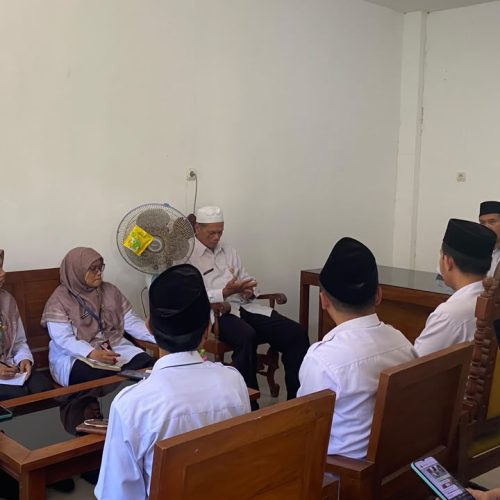 Kemenag Kebumen Tekankan Pelayanan Ramah dan Kekompakan Jajaran KUA Adimulyo