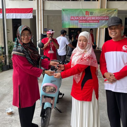 Jalan Sehat Kemerdekaan Kemenag Kebumen Semarak, Supitah Bawa Pulang Grand Prize Sepeda Listrik