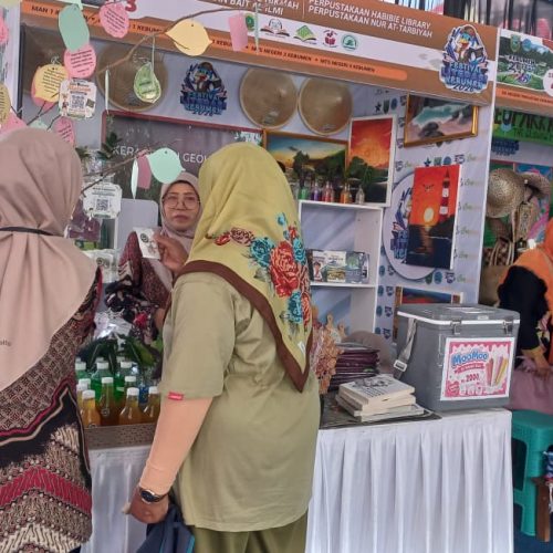 Dari Bunga Kering hingga Resin Craft, Kreativitas Siswa MAN 1 Kebumen Ramaikan Festival Literasi 2026