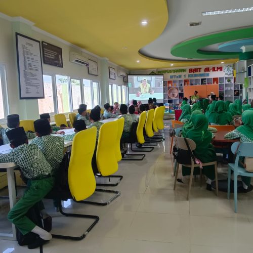 Kunjungi MTsN 1 Kebumen, 34 Murid MI Sidomoro Antusias Ikuti Studi Literasi