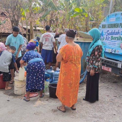 MAN 1 Kebumen Salurkan Sedekah Air Bersih ke Tiga Desa, Wujudkan Pendidikan yang Berdampak bagi Masyarakat