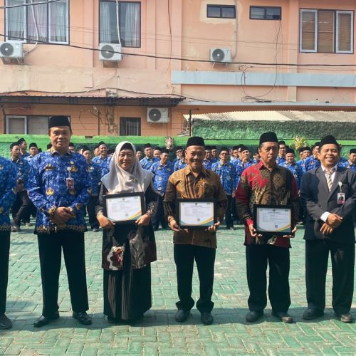Kemenag Kebumen Serahkan Penghargaan kepada Tiga ASN Purna Tugas