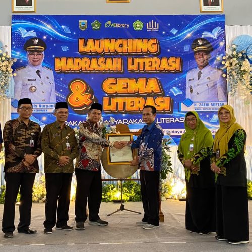 MTsN 8 Kebumen Luncurkan Madrasah Literasi, Kukuhkan Duta dan Gerakkan Resensi Buku Massal