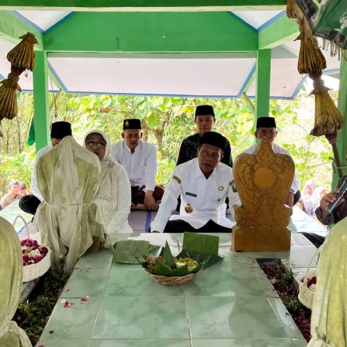Jelang Hari Jadi ke-397, Kakankemenag Ikuti Bupati Lilis Nuryani Ziarah Makam Leluhur Kebumen