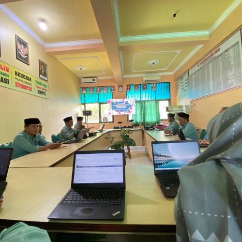 Tingkatkan Kompetensi Digital, MTsN 6 Kebumen Gelar Pelatihan Jurnalistik dan Pengelolaan Media