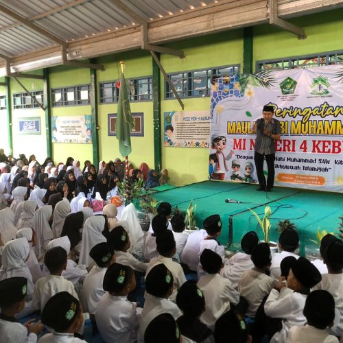 Maulid Nabi di MIN 4 Kebumen Meriah, 650 Murid Terhibur sekaligus Belajar Keteladanan Rasulullah bersama Kak Anwar