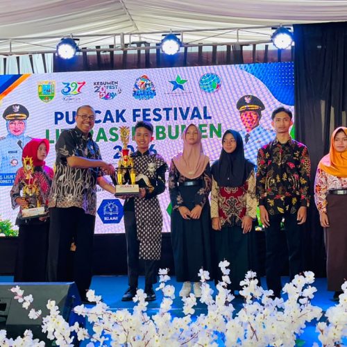 Davin Nazar Atmoko Raih Juara 1 Lomba Baca Puisi Aku Bangga Kebumen